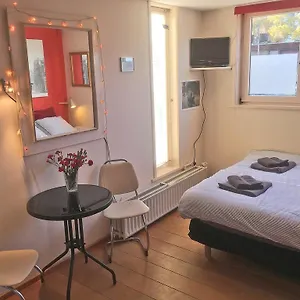  Bed & Breakfast Houseboat Westerdok